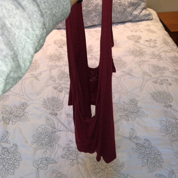 A rouge top with a front pocket - Picture 3 of 3